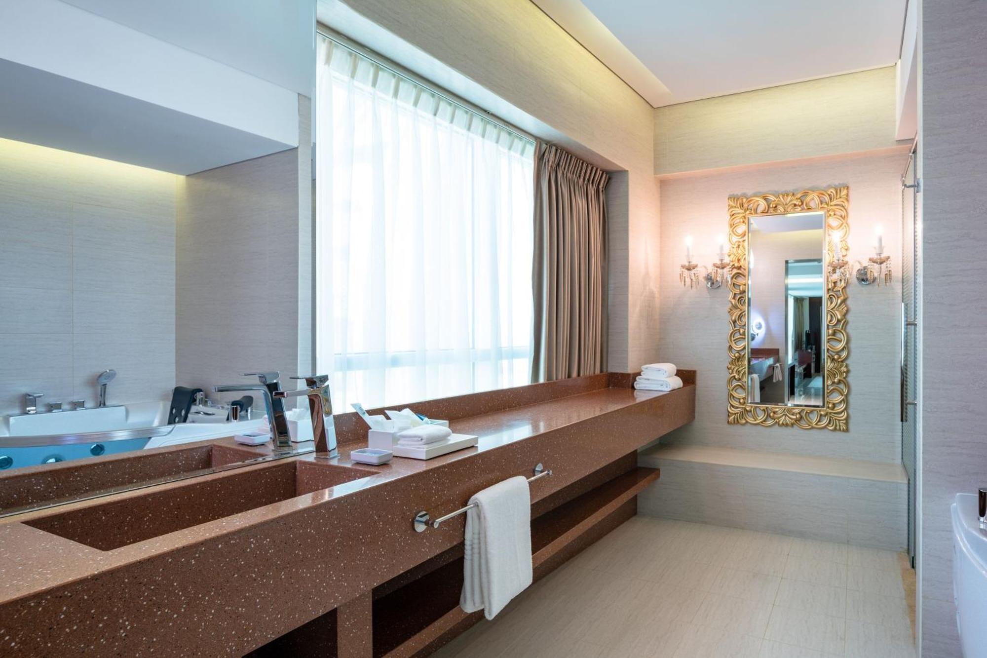 Four Points By Sheraton Sharjah Exterior foto